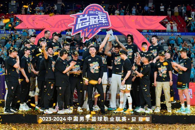 开云体育官网-危急关头总能逆境爆发 精神属性铸就辽篮王朝