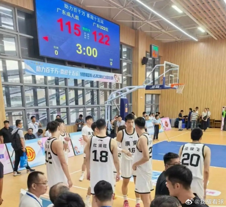 开云注册-徐杰低位单挑徐昕，后撤步中距离跳投精准命中
